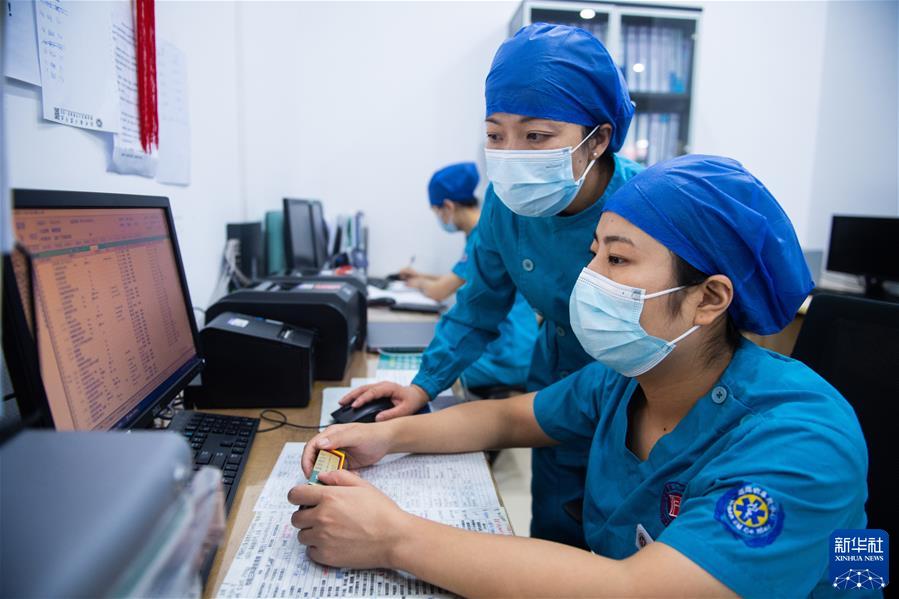 （二十大代表风采·图文互动）（2）徐芙蓉：在生死边缘守护生命