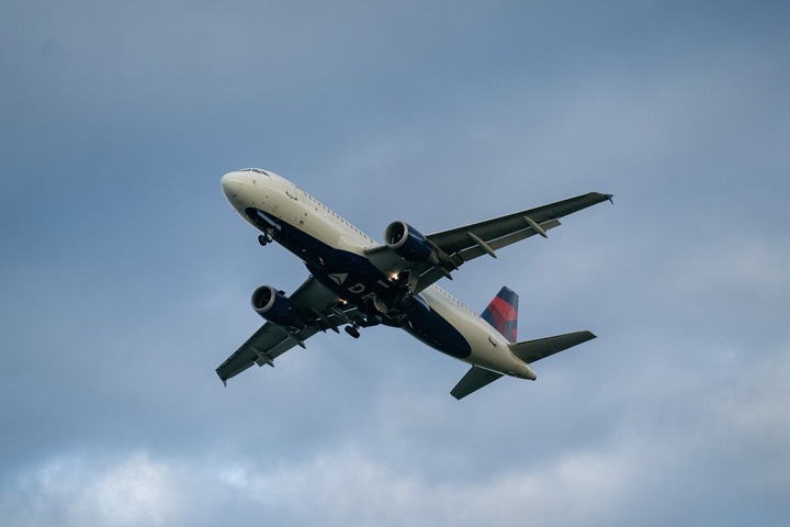 英公司被曝发动机安全证明造假 美主要航空公司展开紧急检查