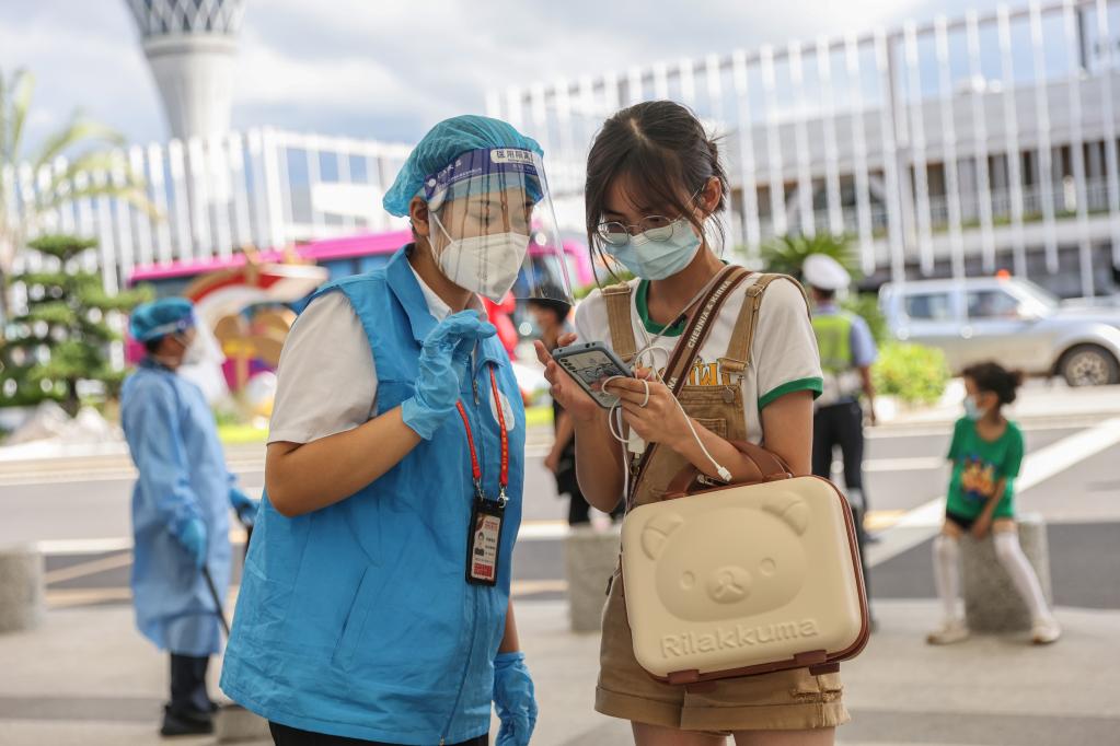 新华全媒+｜海口“服务专班”助力滞留旅客顺利返程