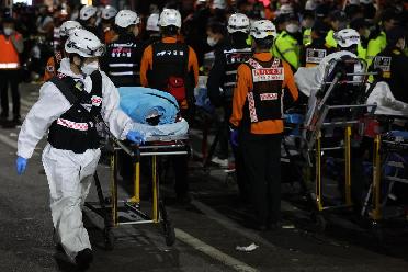 韩国首尔发生踩踏事故 至少146人死亡