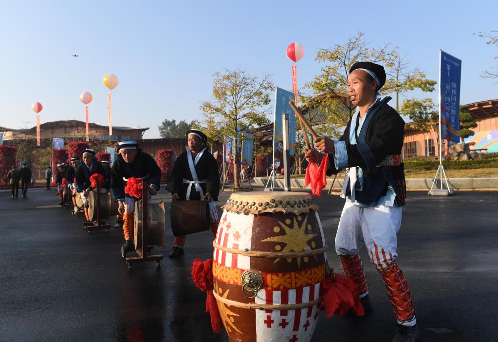 广西河池：多彩风情引客来