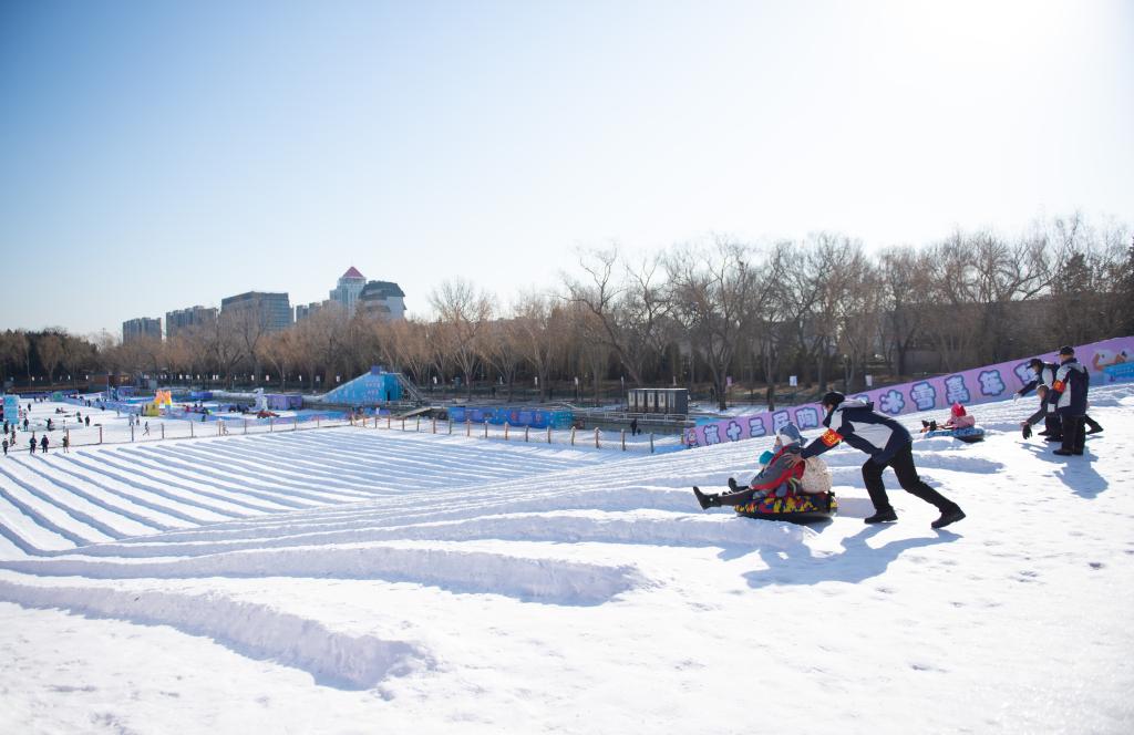 北京公园开启冰雪游园会活动