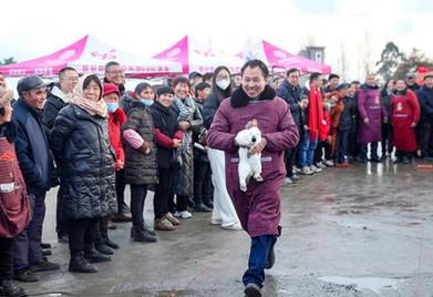 “玉兔赛跑”迎新春