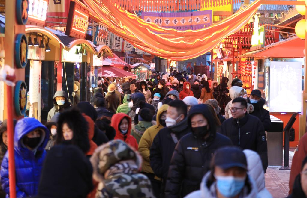 新华全媒＋丨辽宁沈阳：皇寺庙会年味浓 北市场里过大年