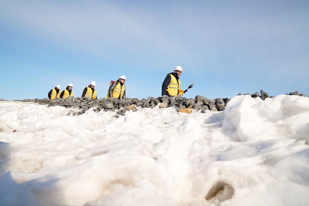 新华全媒+丨铁路设计师黄腾：“穿越雪线”为国家筑路织网