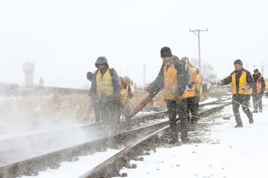 黑龙江：清冰除雪保障铁路运输安全畅通