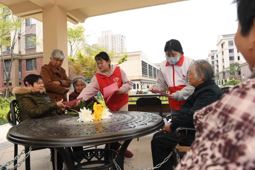 浙江湖州：文明祭扫记心间