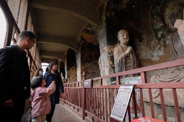 麦积山石窟旅游人气旺