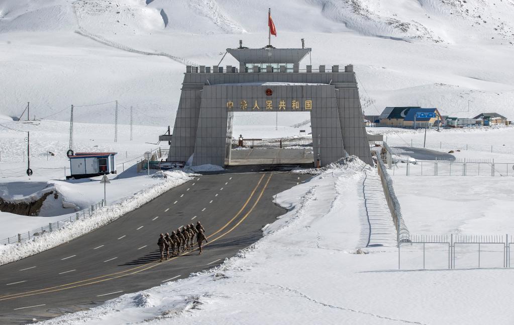 国道之行 从雪山奔向大海丨“清澈的爱”奔流在世界海拔最高的国门