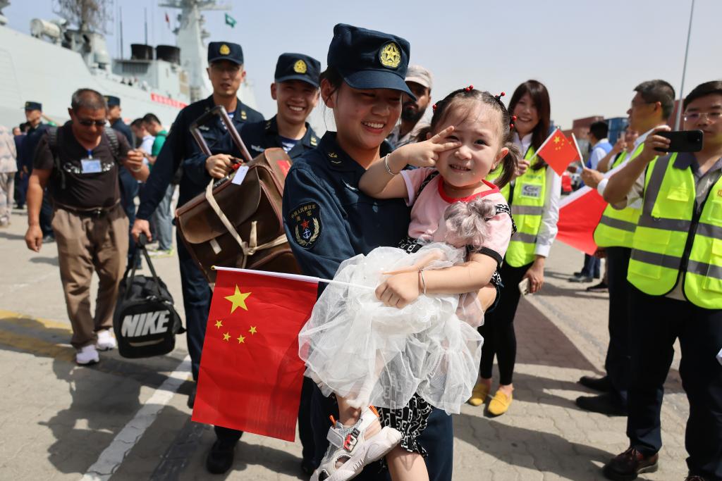 中国海军苏丹撤侨军舰抵达沙特吉达港