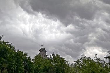 北京迎来雷雨天气