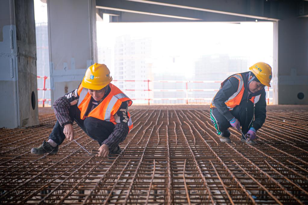 坚守岗位建设忙