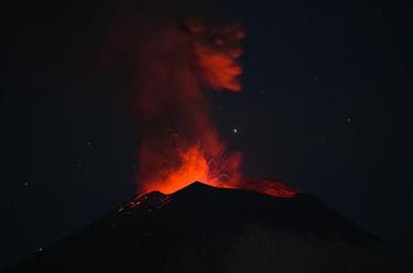 墨西哥波波卡特佩特火山高度活跃