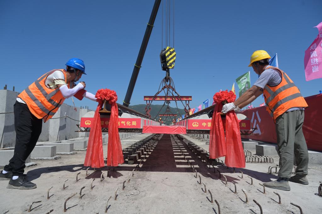 福州：滨海快线开始铺轨 城际铁路加快建设