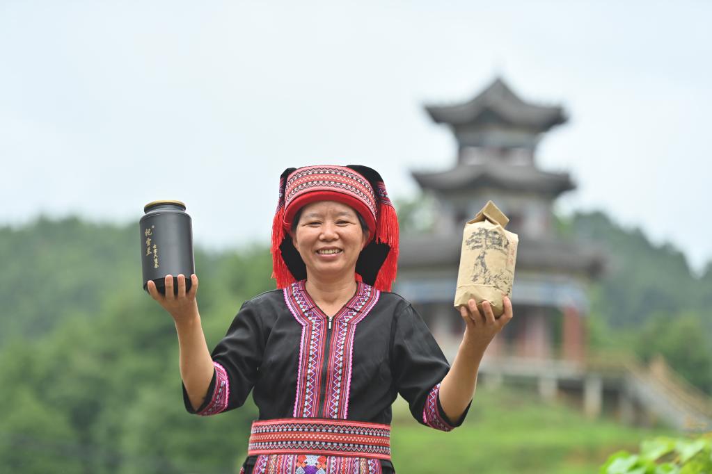 祝雪兰：以茶为“桥”促增收