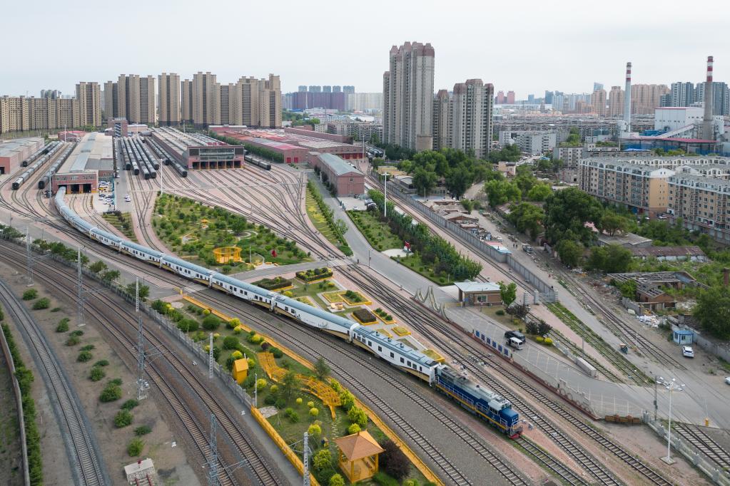 黑龙江开行“林都号”旅游列车