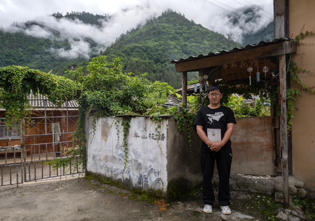 国道之行 从雪山奔向大海丨怒江边，书香把梦想送往远方