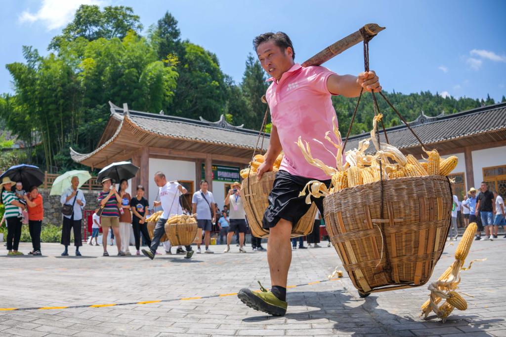 趣味运动会 引客进乡村