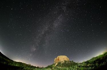 英仙座流星雨“绽放”哈巴湖