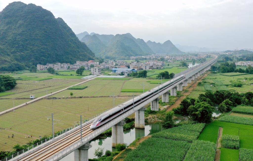 贵阳至南宁高速铁路8月31日全线贯通运营