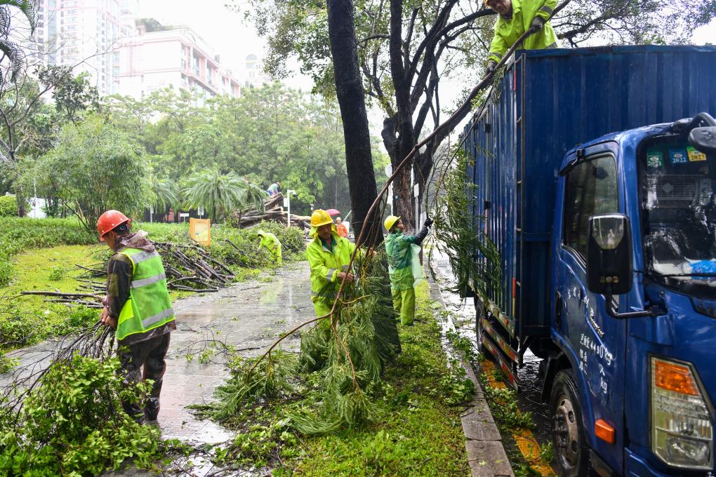 新华全媒＋｜“苏拉”以强台风级登陆广东珠海 近距离影响深圳