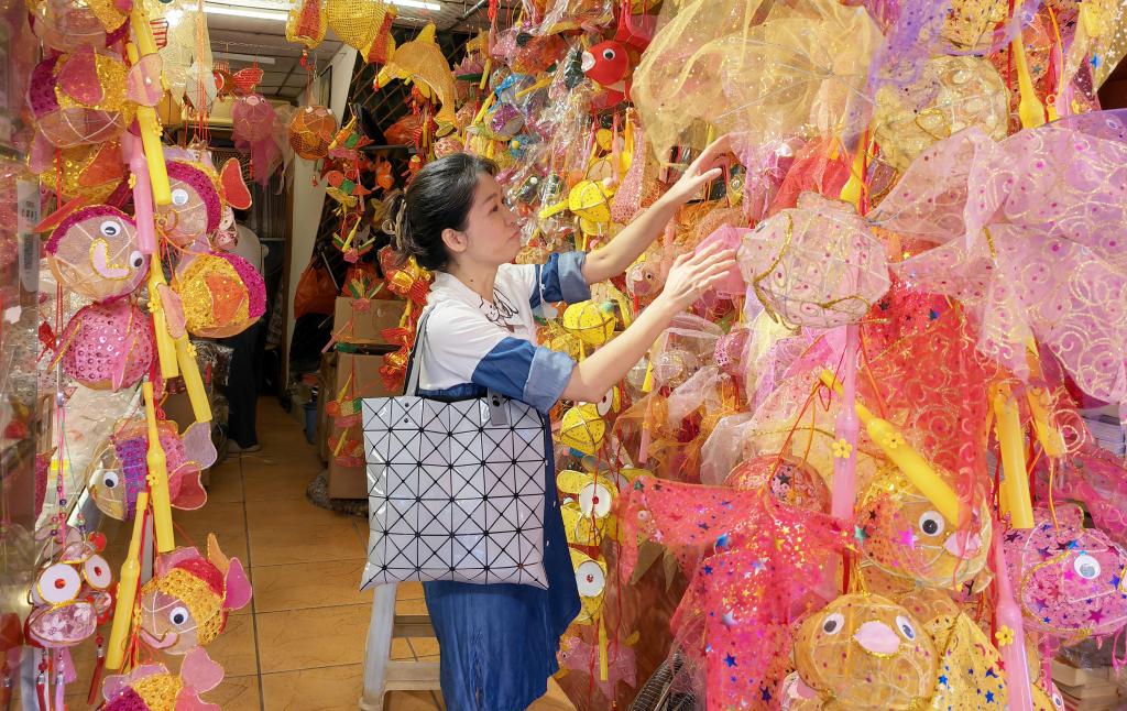 广州：中秋佳节近 节日气氛浓