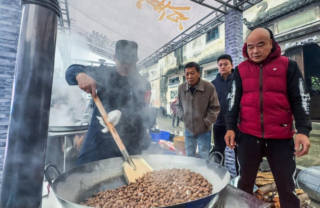 浙江诸暨：特色香榧产业助力百姓共富