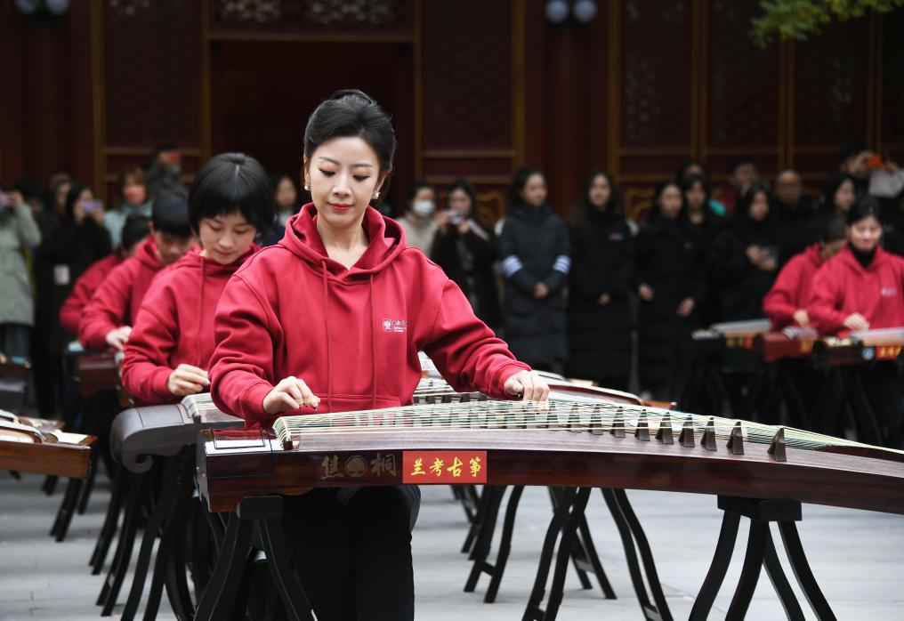 百架“兰考古筝”亮相中央音乐学院