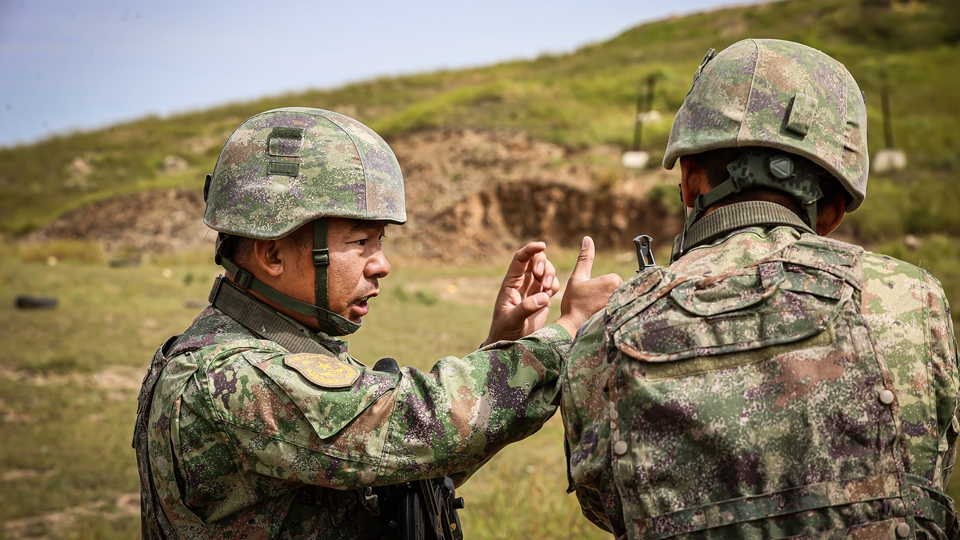 孙金龙：当好基层带兵人