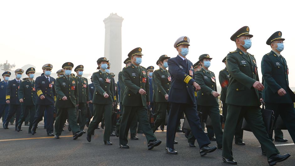 全国人大代表走向会场