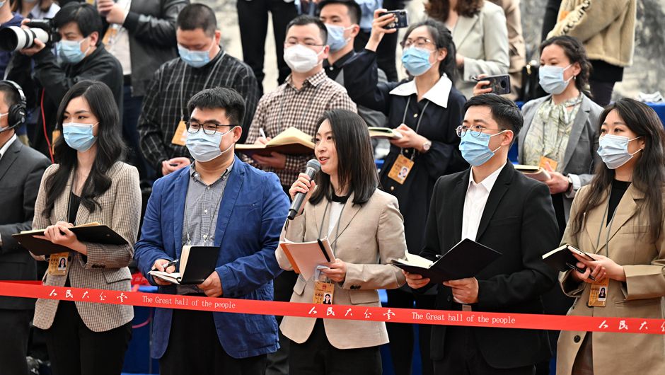 新华社记者在提问