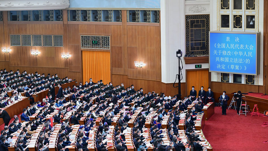 十四届全国人大一次会议在北京闭幕