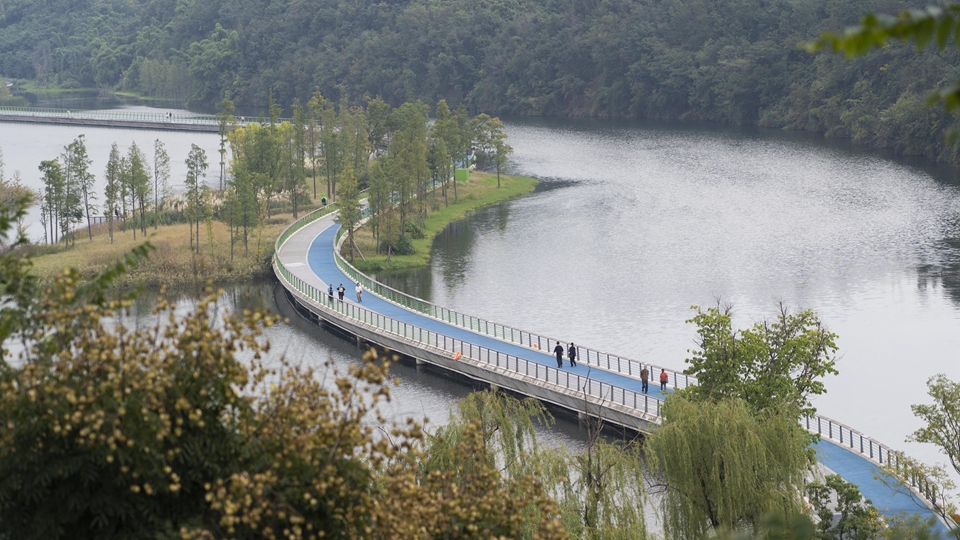 四川兴隆湖：湖光潋滟 产业拔节