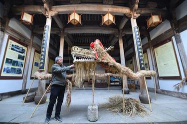 安徽黄山：“舞草龙” 庆丰年